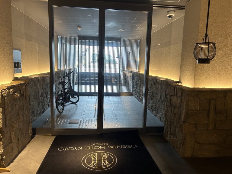 エントランス内観