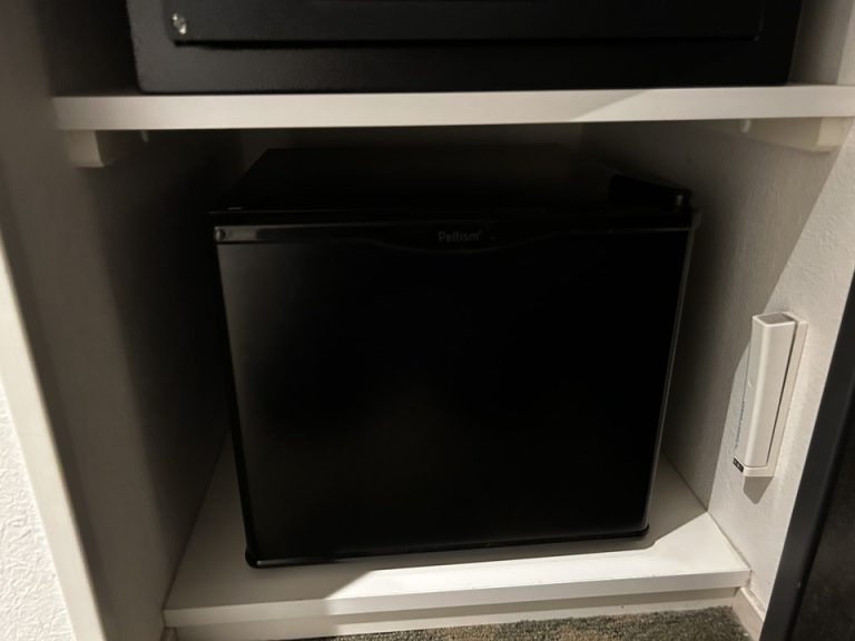 冷蔵庫_閉じた状態