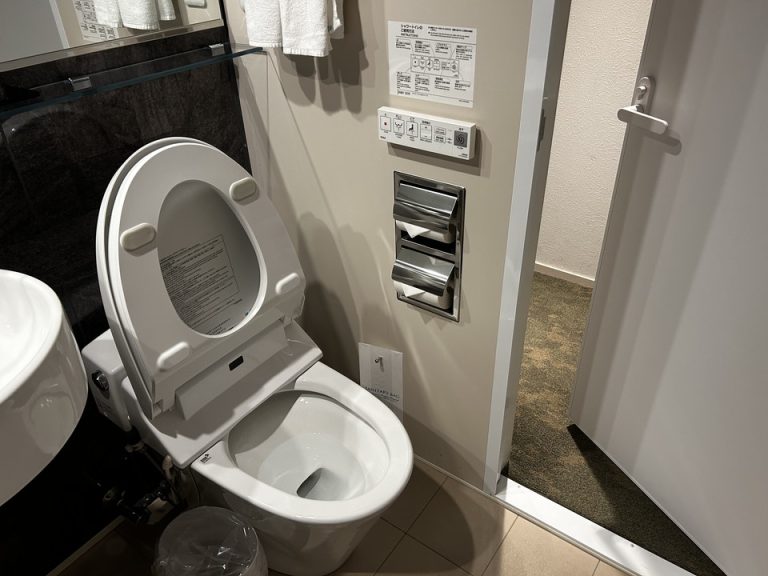 バスルーム内から入り口