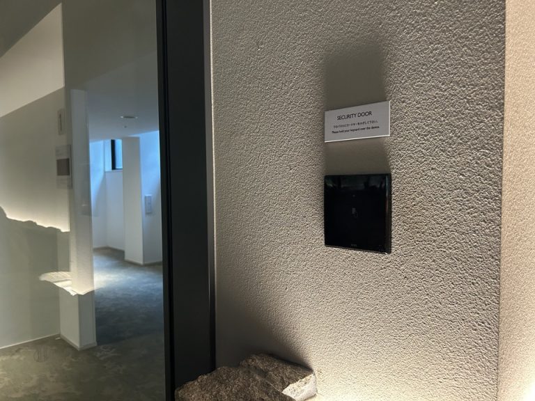 客室エリア前_セキュリティーカード