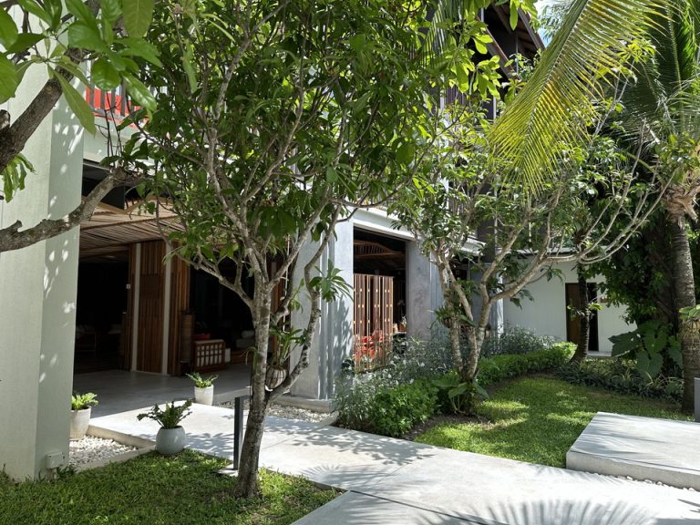 プールからフロント