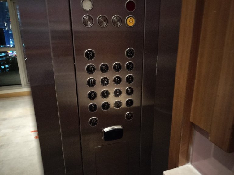 エレベーター階数ボタン