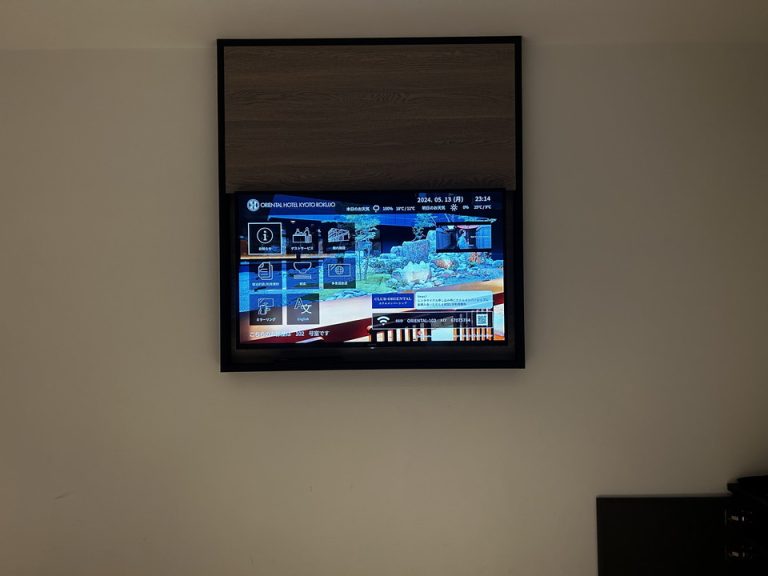 ベッド方向からTV