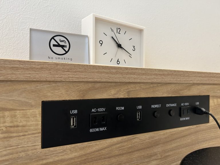 ベッド周り_コンセント