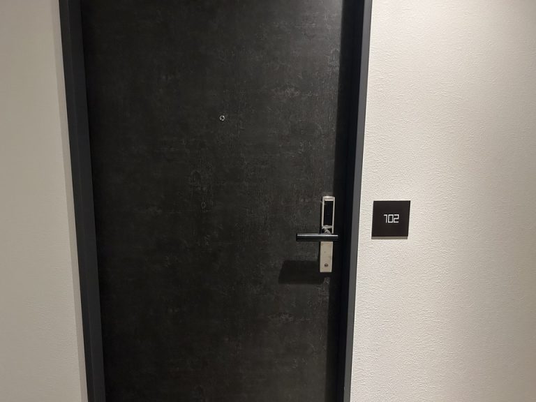 客室入口外観ドア