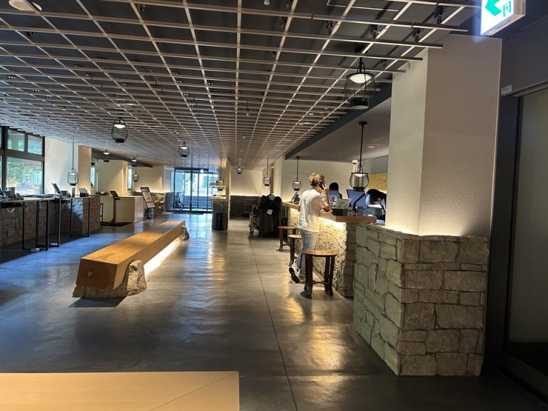 フロントカウンター