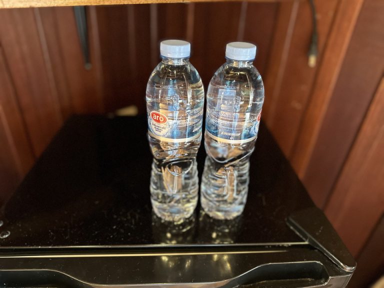 水