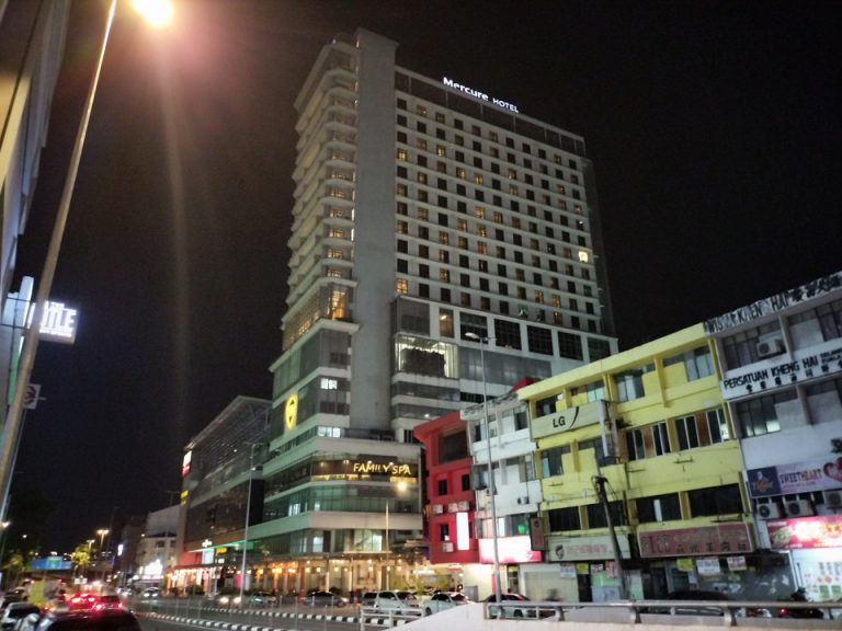 ホテル建物全体 (2)