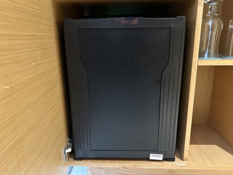 冷蔵庫閉じた状態