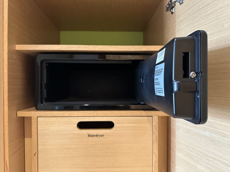 セーフティボックス(開けた状態)