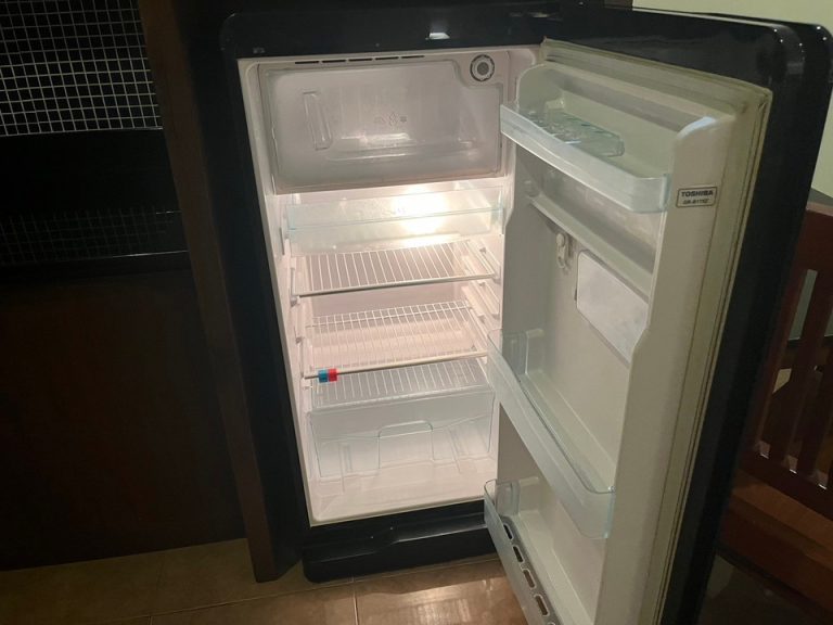 冷蔵庫(開いた状態)