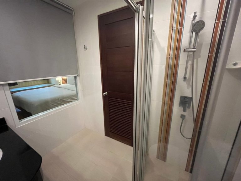 バスルーム内から入口