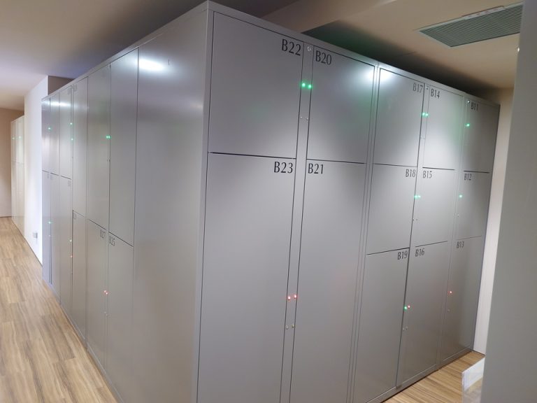 フロント横バゲージロッカー②