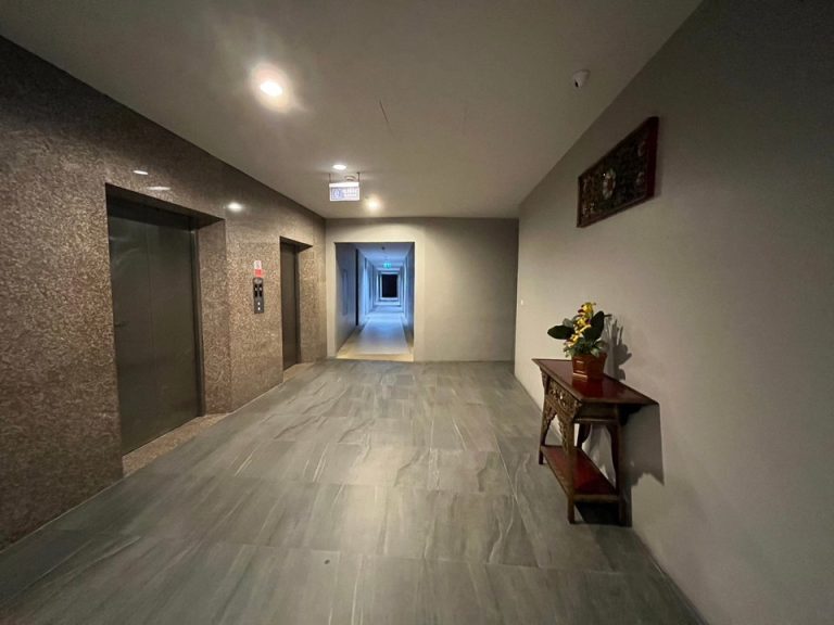 エレベーターホールフロント階