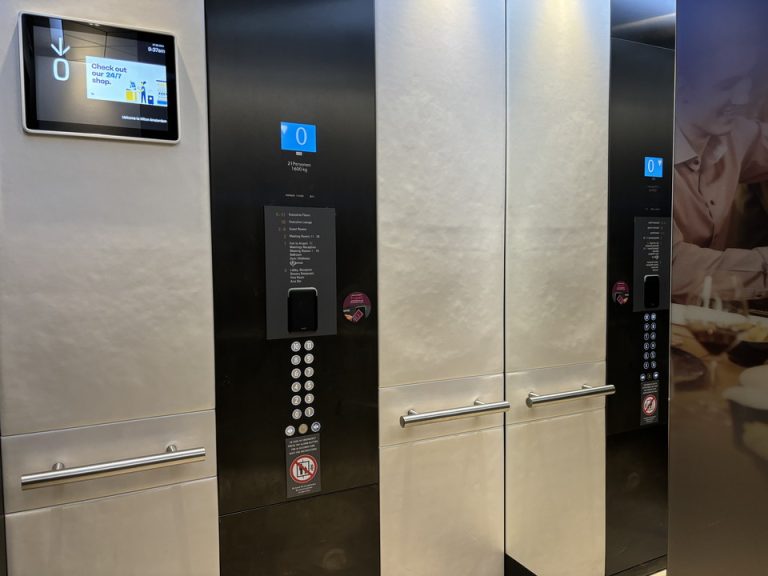 エレベーター内観 1