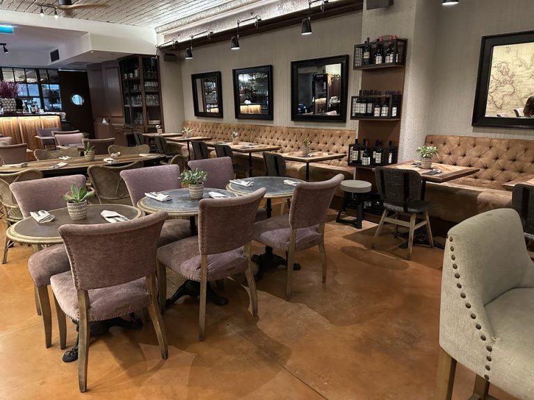 レストラン内観