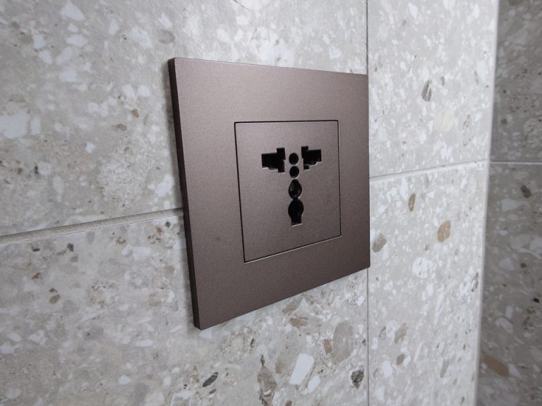 洗面台横コンセント