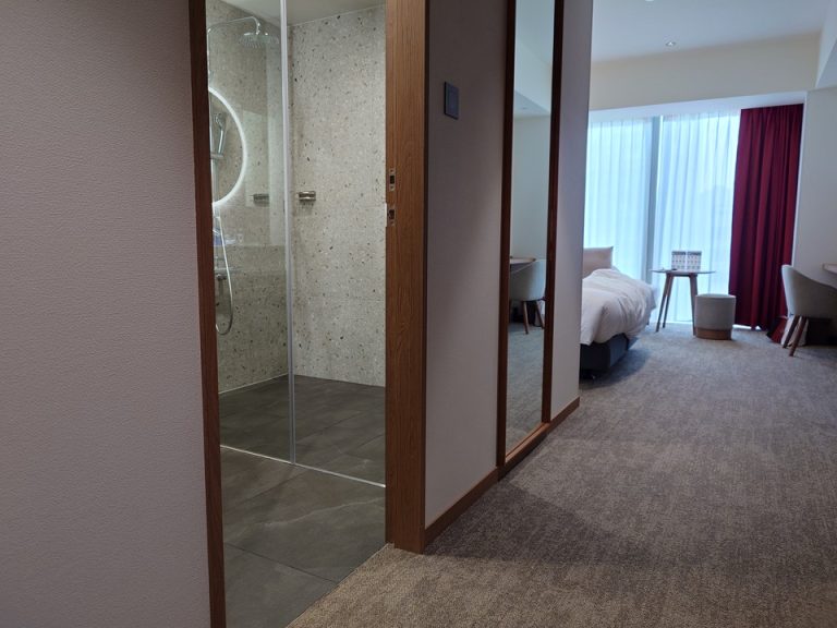 客室全体(入口側)②