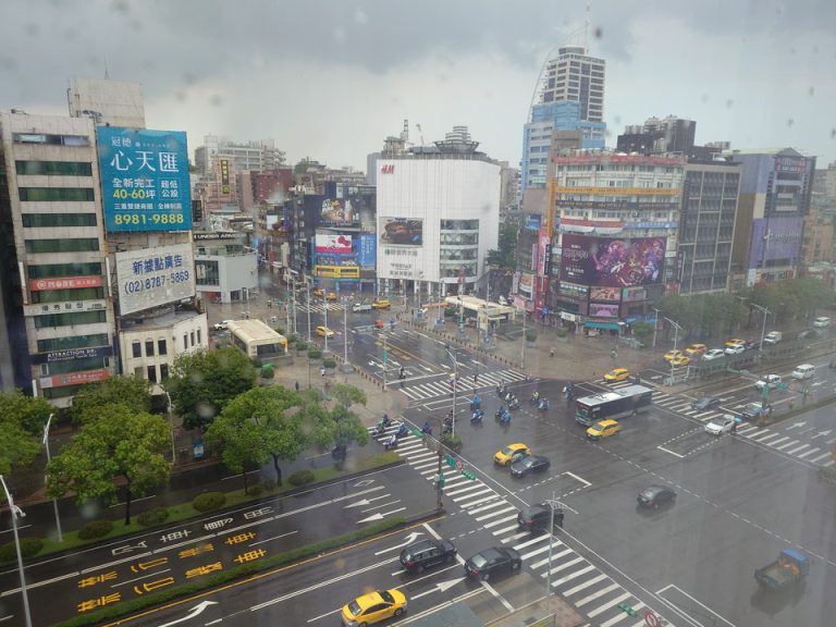 部屋からの眺望(雨)②