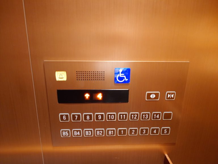 エレベーター階数ボタン