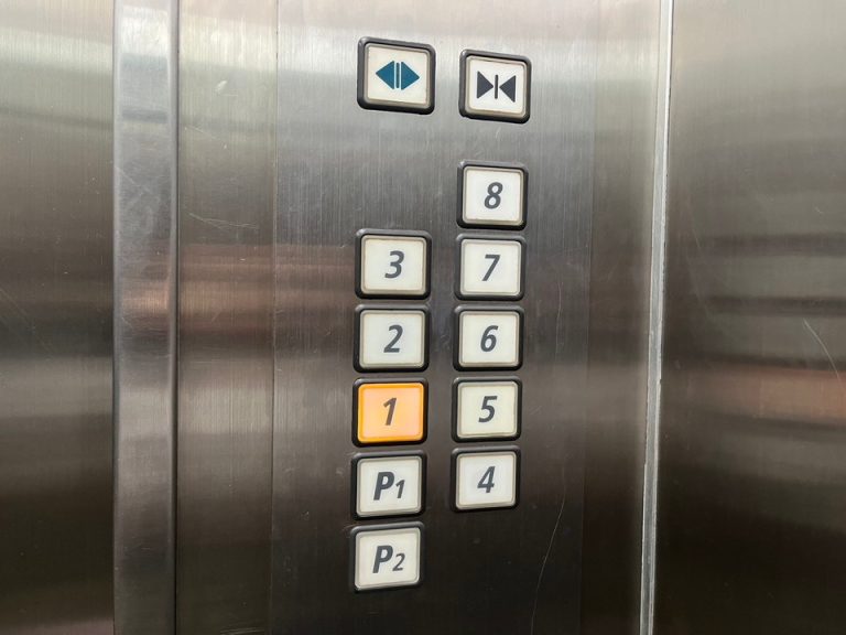 エレベーター階数ボタン