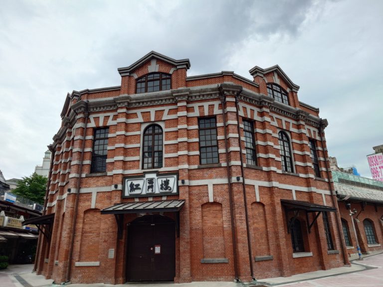 旧日本統治時代の建物⋯週末は演劇・市場等イベント開催