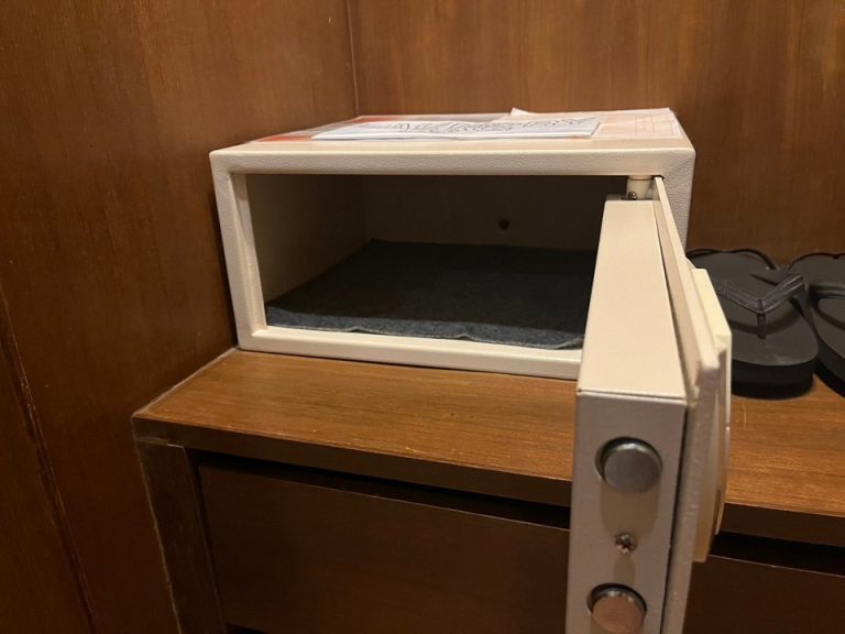 セーフティボックス(開いた状態)