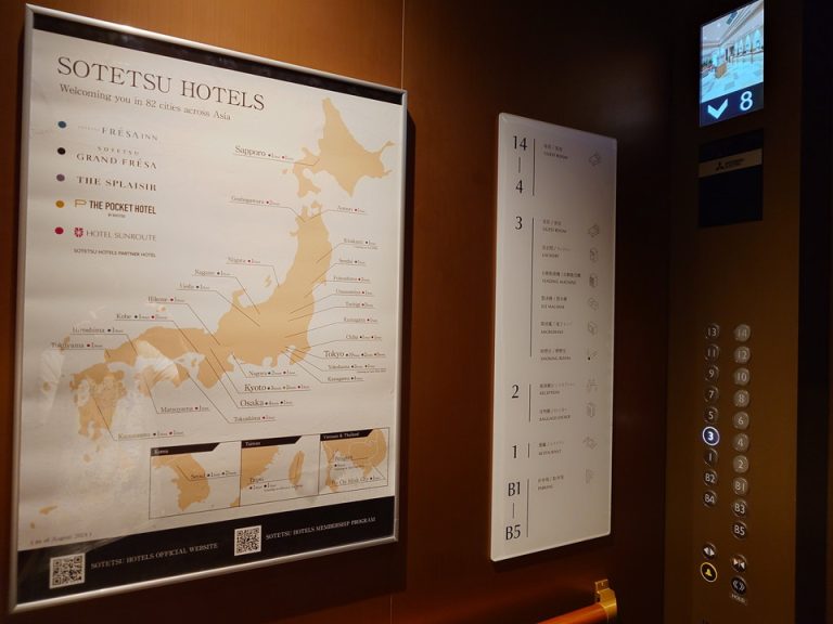 エレベーター内観②