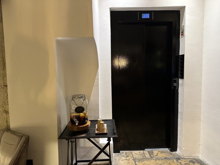 エレベーターホールフロント階(1)