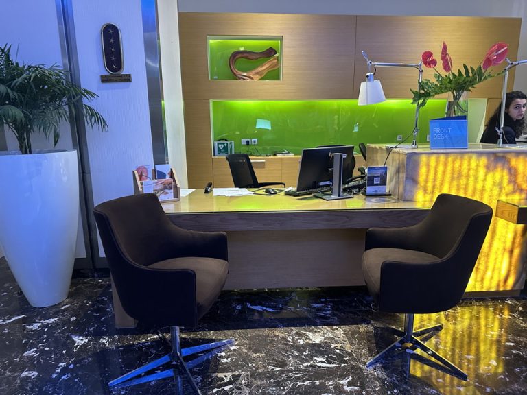 フロントカウンター