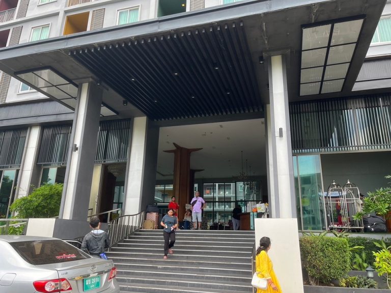 エントランス外観