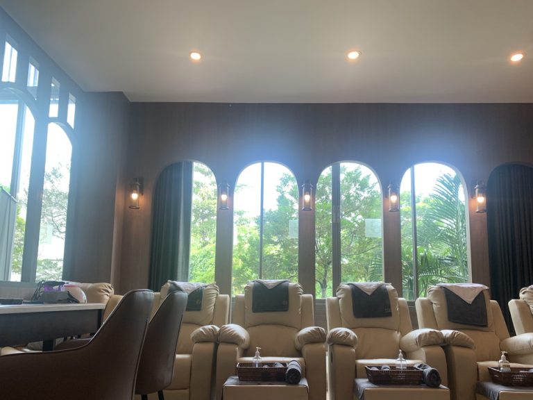 マッサージ店内