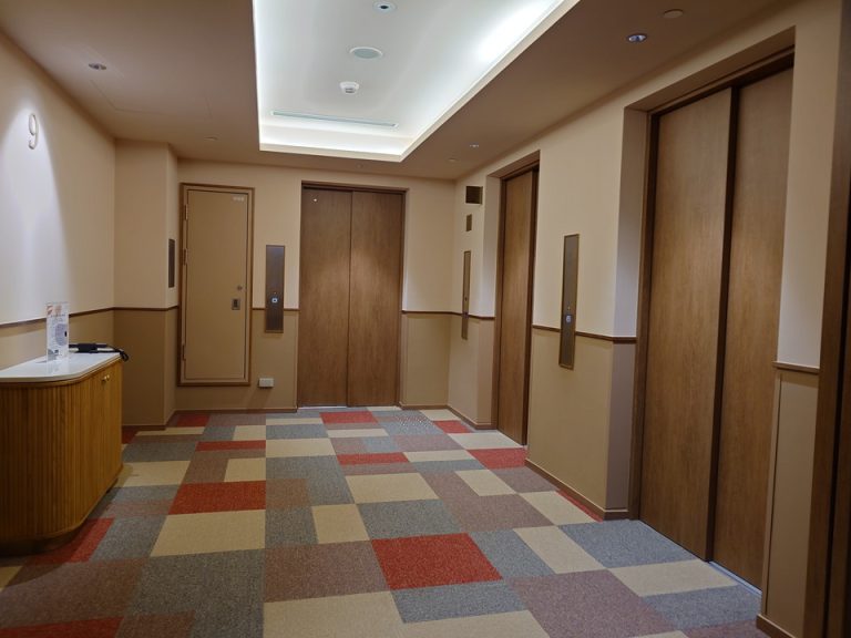エレベーターホール客室階①
