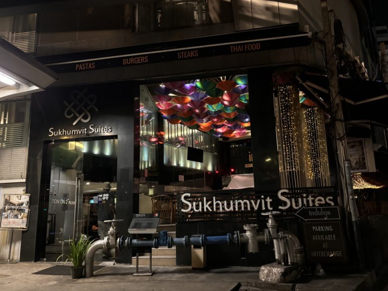 エントランス外観②