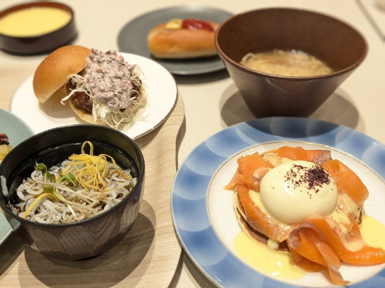 朝食料理一例、しば漬けタルタルソースのカツバーガーが肉厚で最高です。