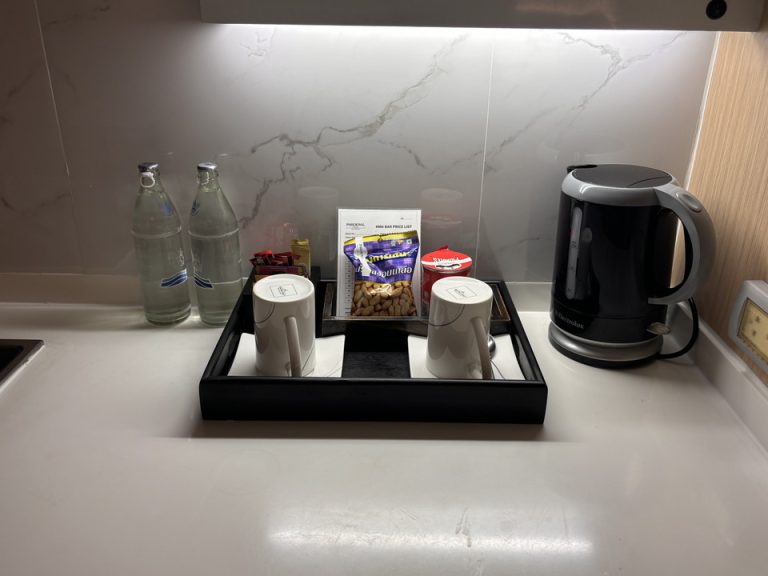 ミニバー・カフェコーナー②