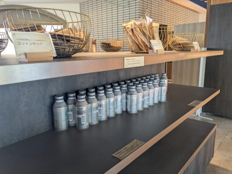 フロント横にアメニティバー