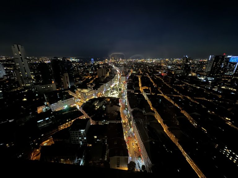 部屋から眺望(夜間)