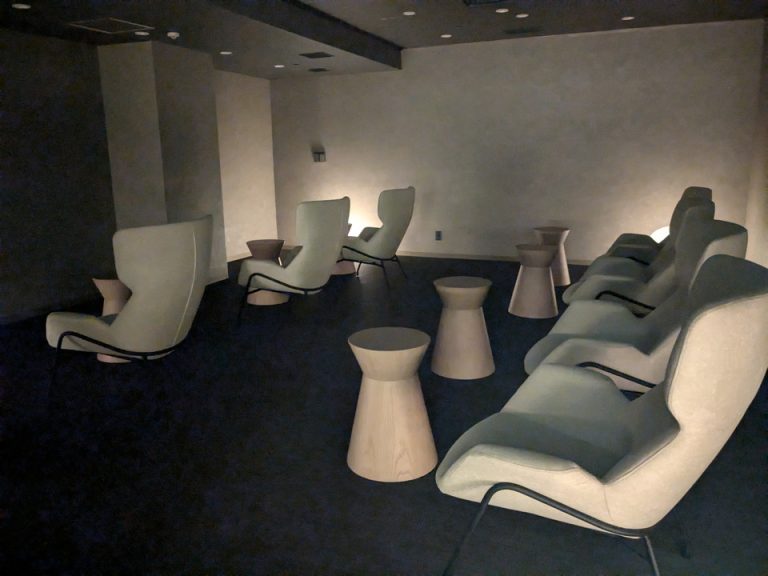 温泉ラウンジの休憩コーナー(1)