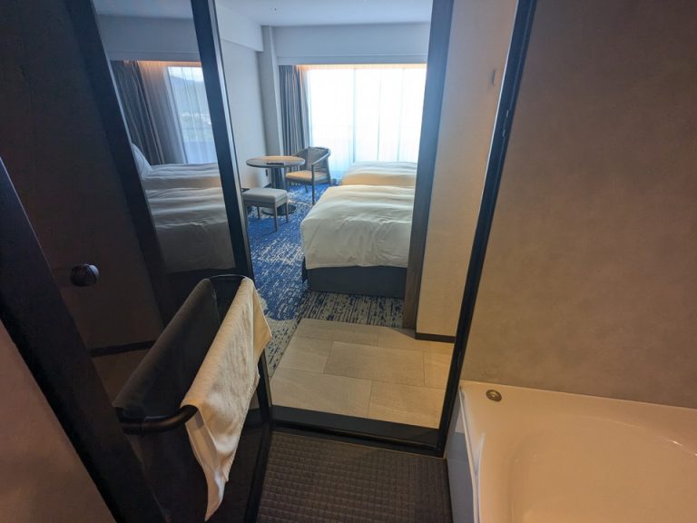 バスルーム内から入口