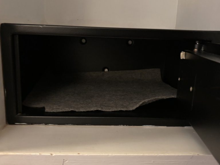 セーフティボックス(開けた状態)①