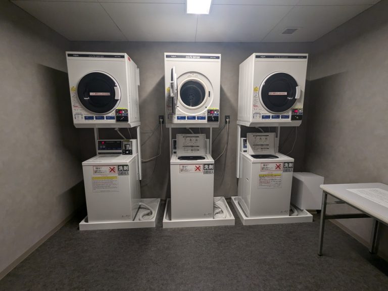 温泉大浴場の脱衣室にコインランドリー(男女それぞれにあり)