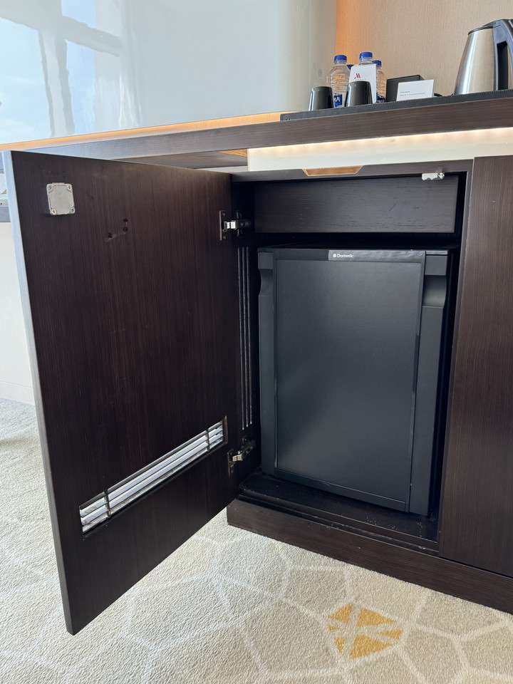 冷蔵庫 (閉じた状態 )