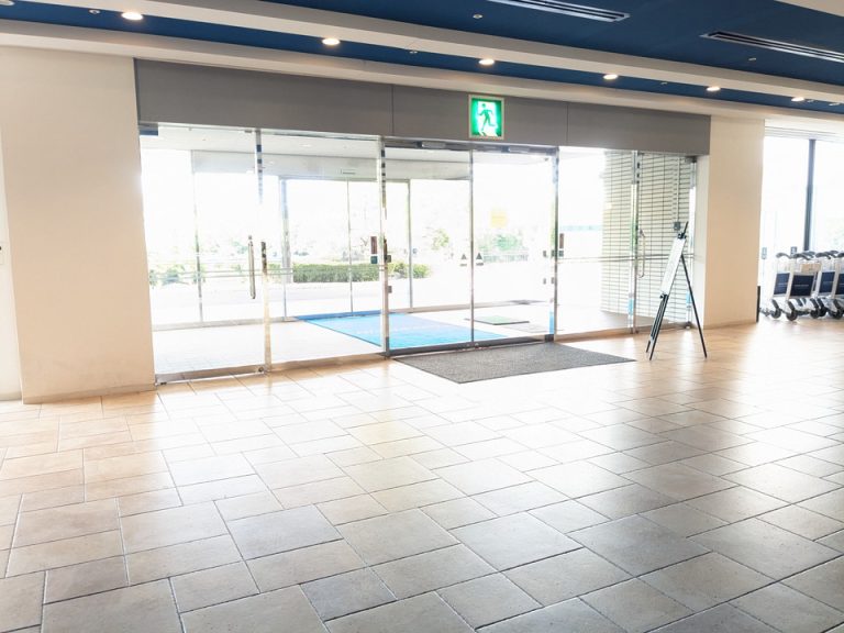 エントランス内観