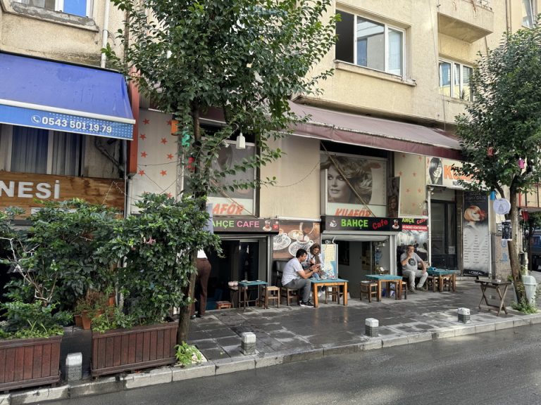 ホテル周辺・ローカルカフェ