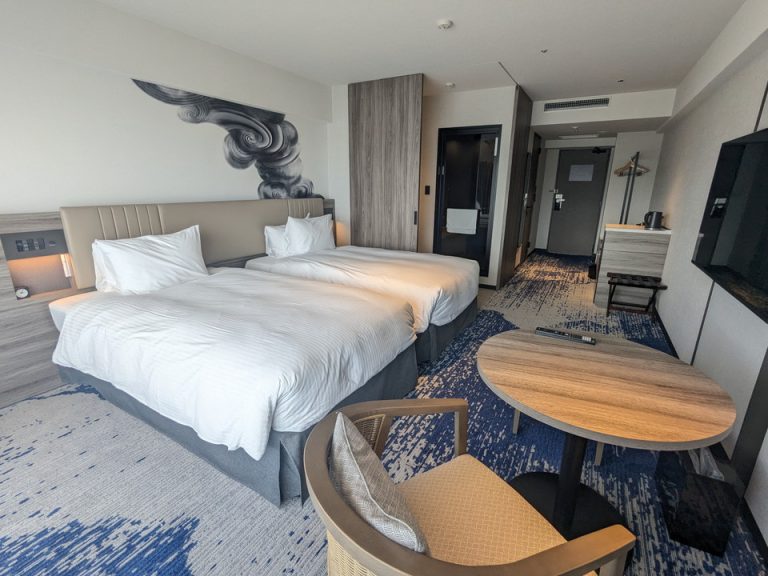 客室全体入口方向