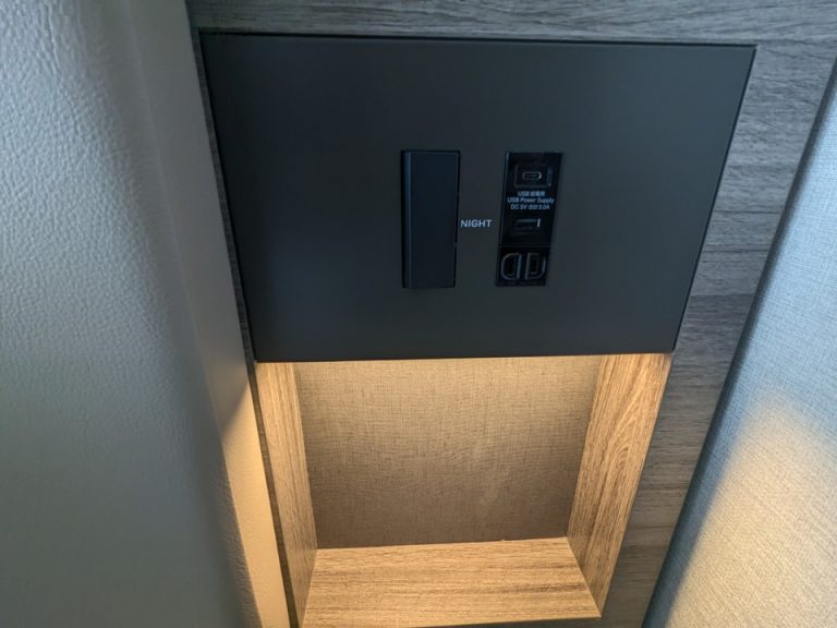 ヘッドボードのスイッチ(USB,TypeC,コンセントあり)