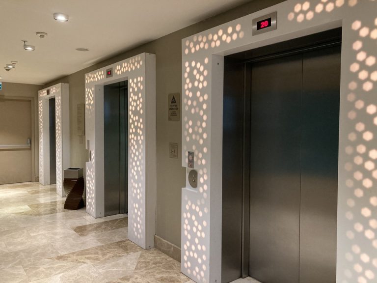 エレベーターホールフロント階