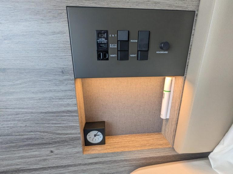 ヘッドボードのスイッチ(USB,TypeC,コンセントあり)(1)