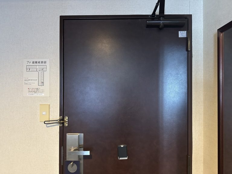 客室入口内観ドア